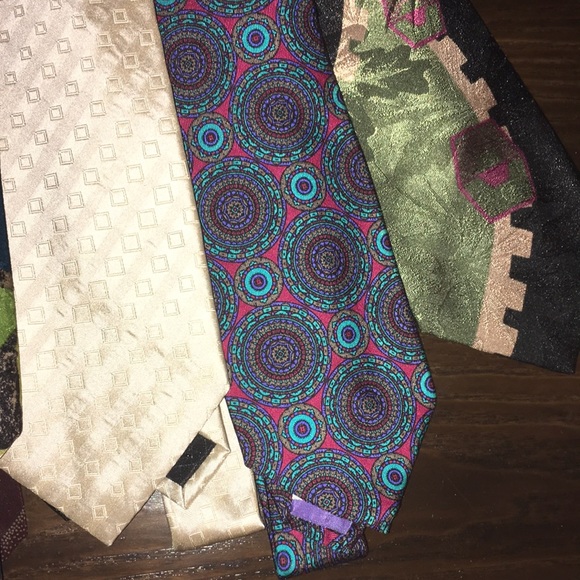Box of 10 Silk ties, that’s $2 per tie - Picture 5 of 6